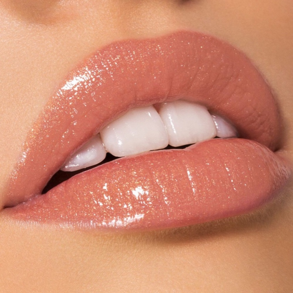 KYLIE cosmetics. Sugar plum gloss